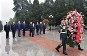 【重磅】習(xí)近平考察安徽金寨光伏扶貧項(xiàng)目 【重磅】習(xí)近平考察安徽金寨光伏扶貧項(xiàng)目